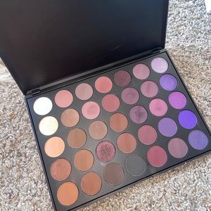 Morphe 35 P eyeshadow palette